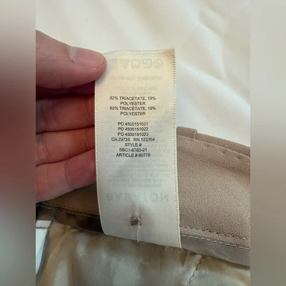 Aritzia Babaton Pleated Mid-Thigh Shorts Size 2 $50 - Picture 11 of 12